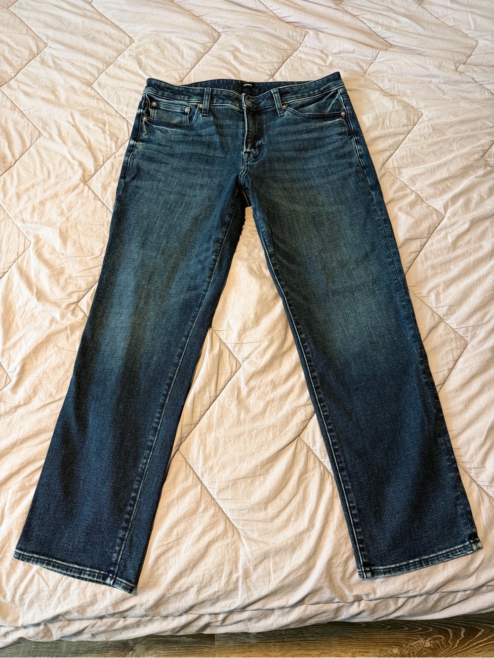 Express men’s straight leg dark wash denim jeans